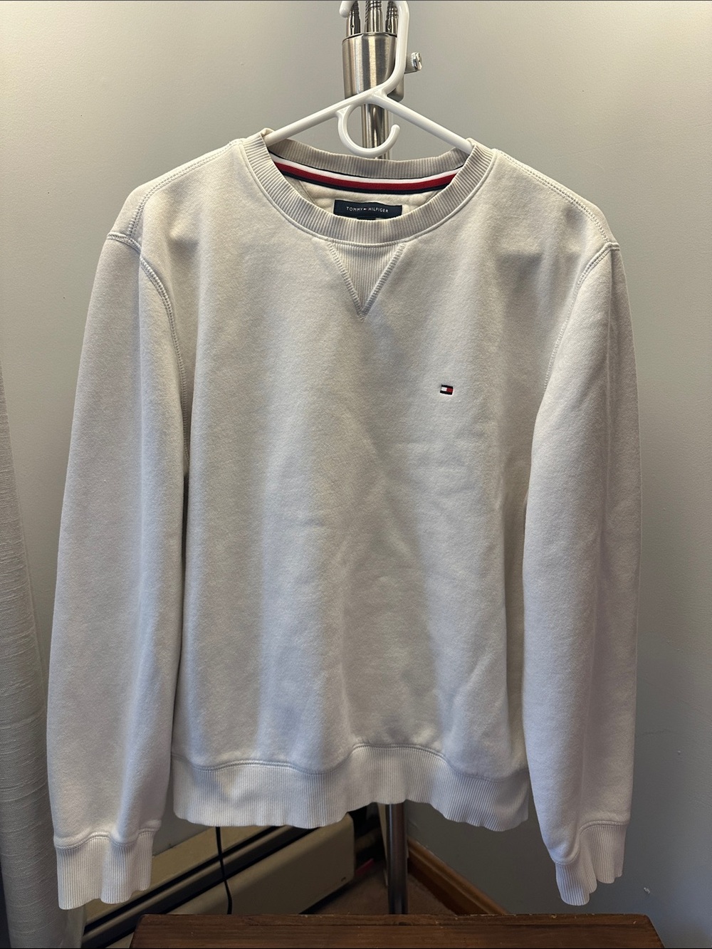 Tommy Hilfiger White Crewneck Sweatshirt with Signature Flag